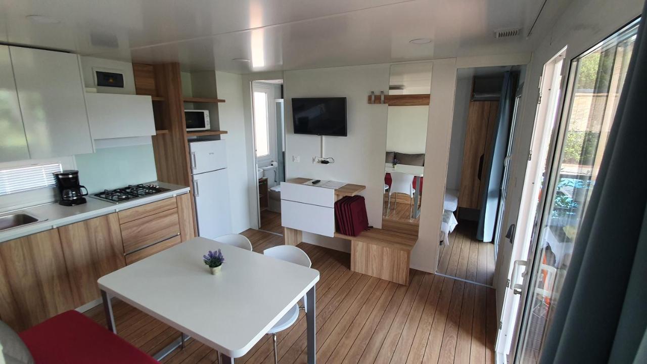 Mobile homes Suha Punta Kampor Exterior foto