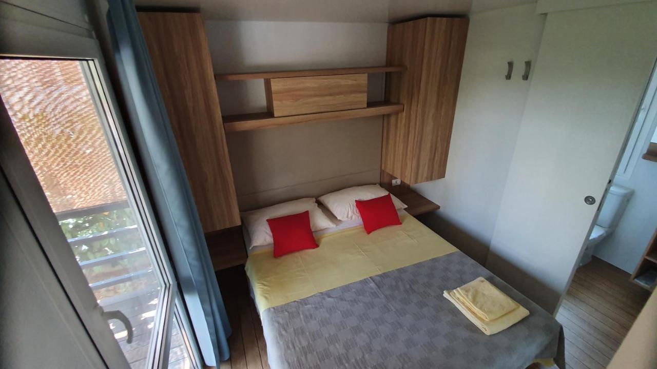Mobile homes Suha Punta Kampor Exterior foto